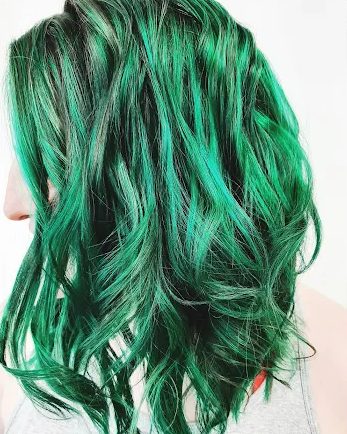 Emerald green hair in loose, glossy waves